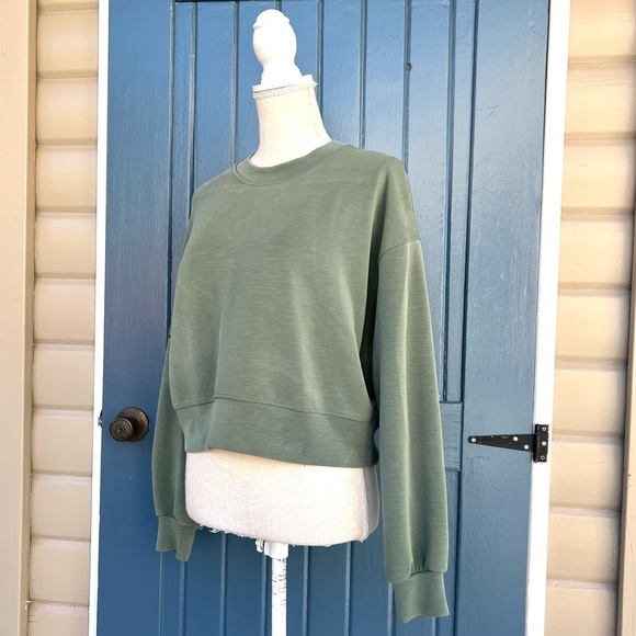 Lululemon Perfectly Oversized Cropped
Crew Softstrem Sweater Size S aka … - Picture 3 of 9